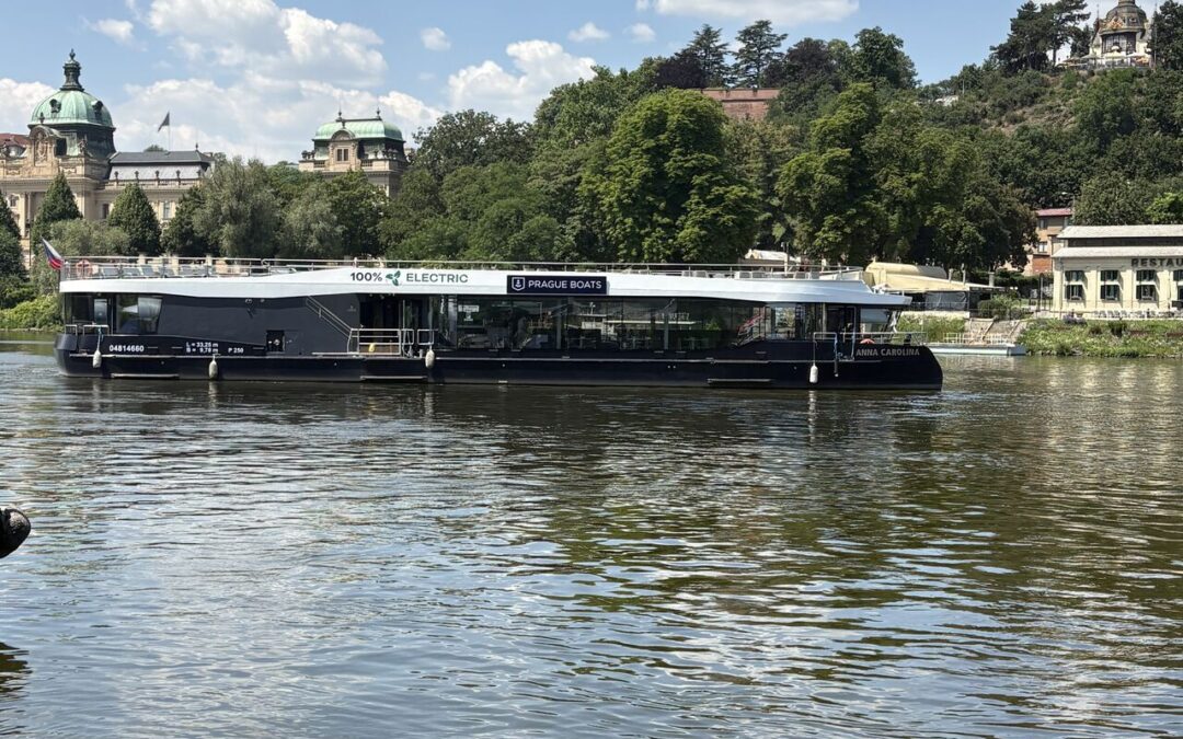 Diagnostika a zprovoznění systému Daikin VRV Loop | Prague Boats | Elektrická osobní loď