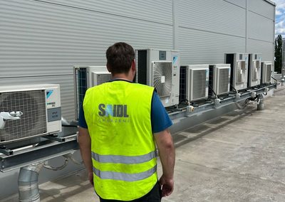 Komplexní servis a dlouhodobá správa 81 klimatizačních jednotek | F.X. MEILLER Slaný